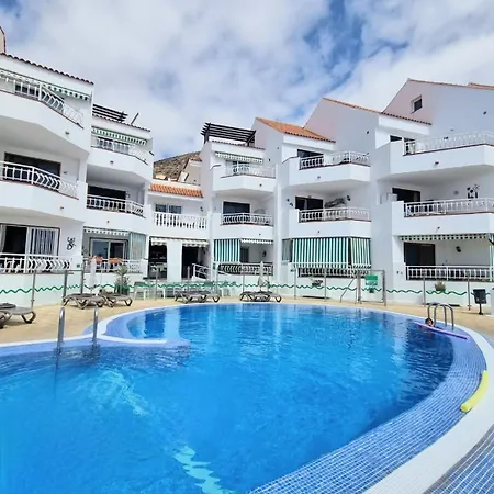 Oasis Diamente - Heated Pool Apartment
