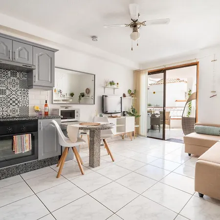 Oasis Diamente - Heated Pool Apartment *